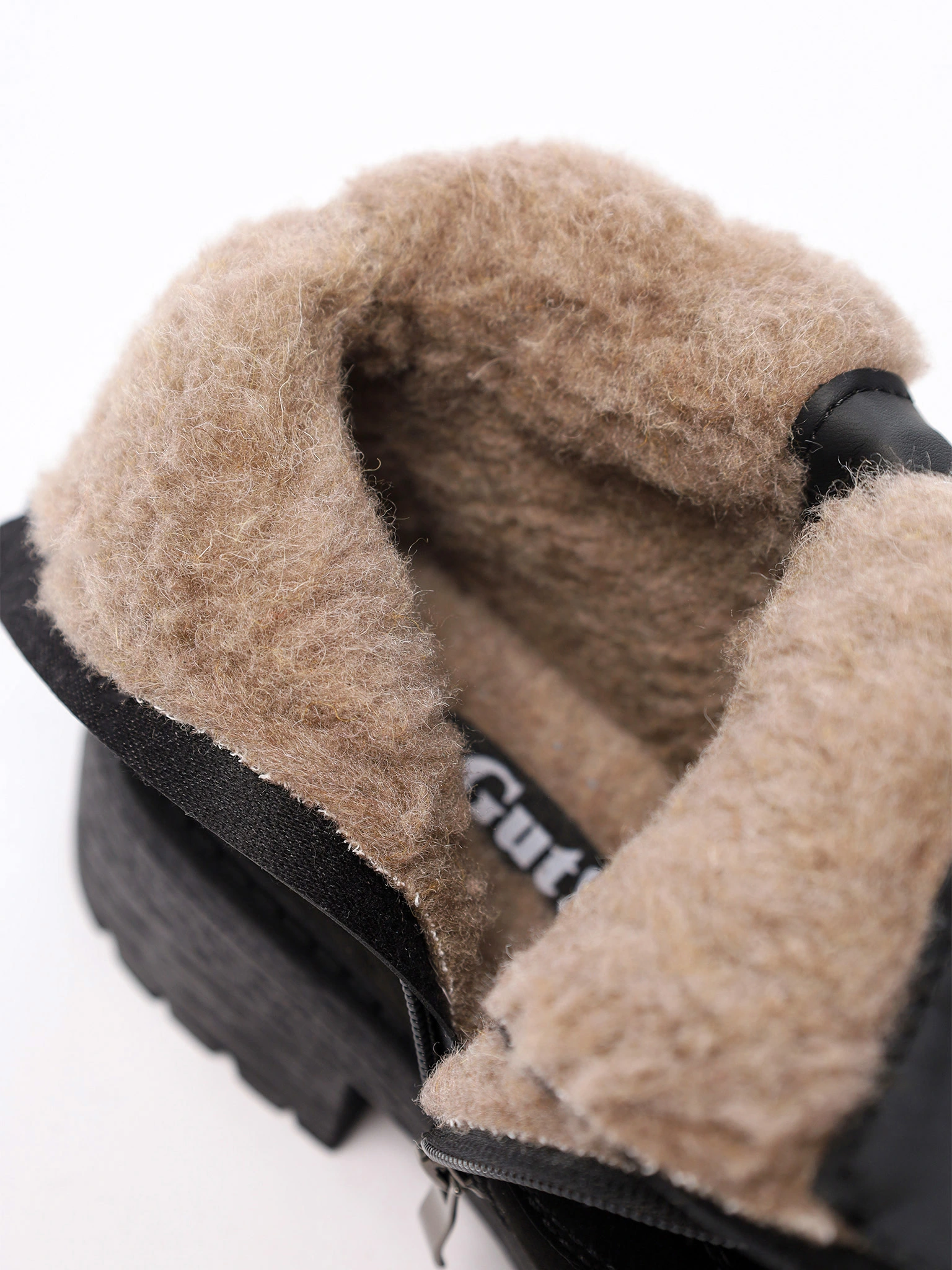 Ботинки-дерби черного цвета со стразами на высоком широком каблуке